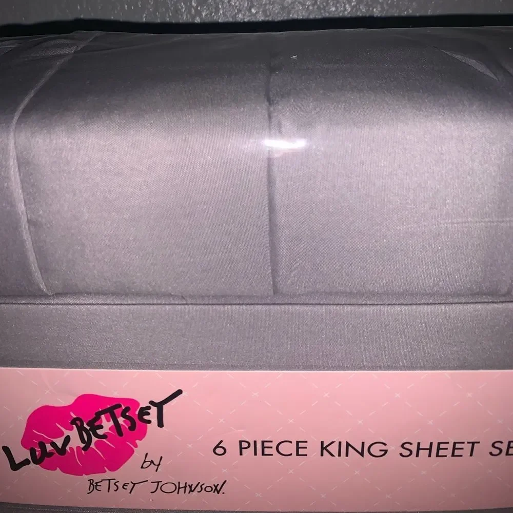 NWT Grey Betsey Johnson King 6 Piece Sheet Set